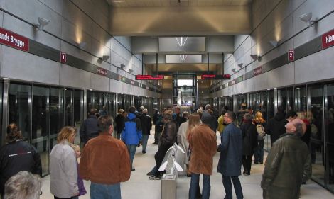 Passagerer på Islands Brygge Station